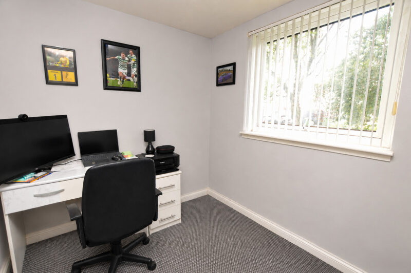Franklin Place, East Kilbride, G75 photo 9